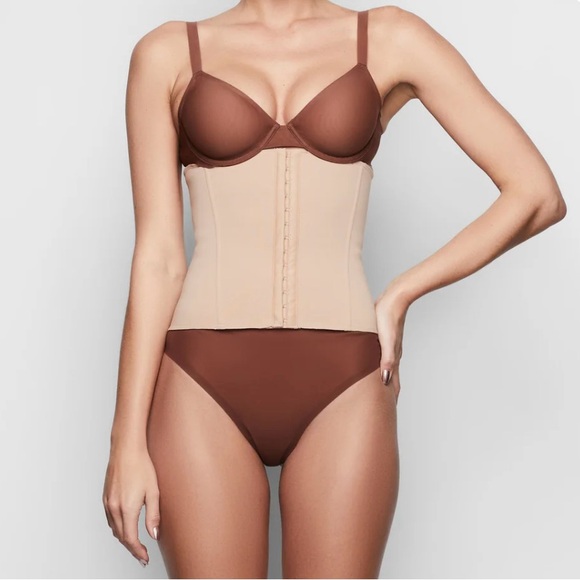 SKIMS Waist Trainer - Picture 2 of 4